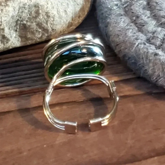 Handcrafted Edgy Green Luster Silver Spiral Luster Glass Bauble Ring - Picture 4 of 10